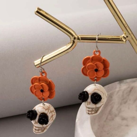 Gothcore Funky Flower Catrina Sugar Skull Dangle Earrings - Picture 5 of 7